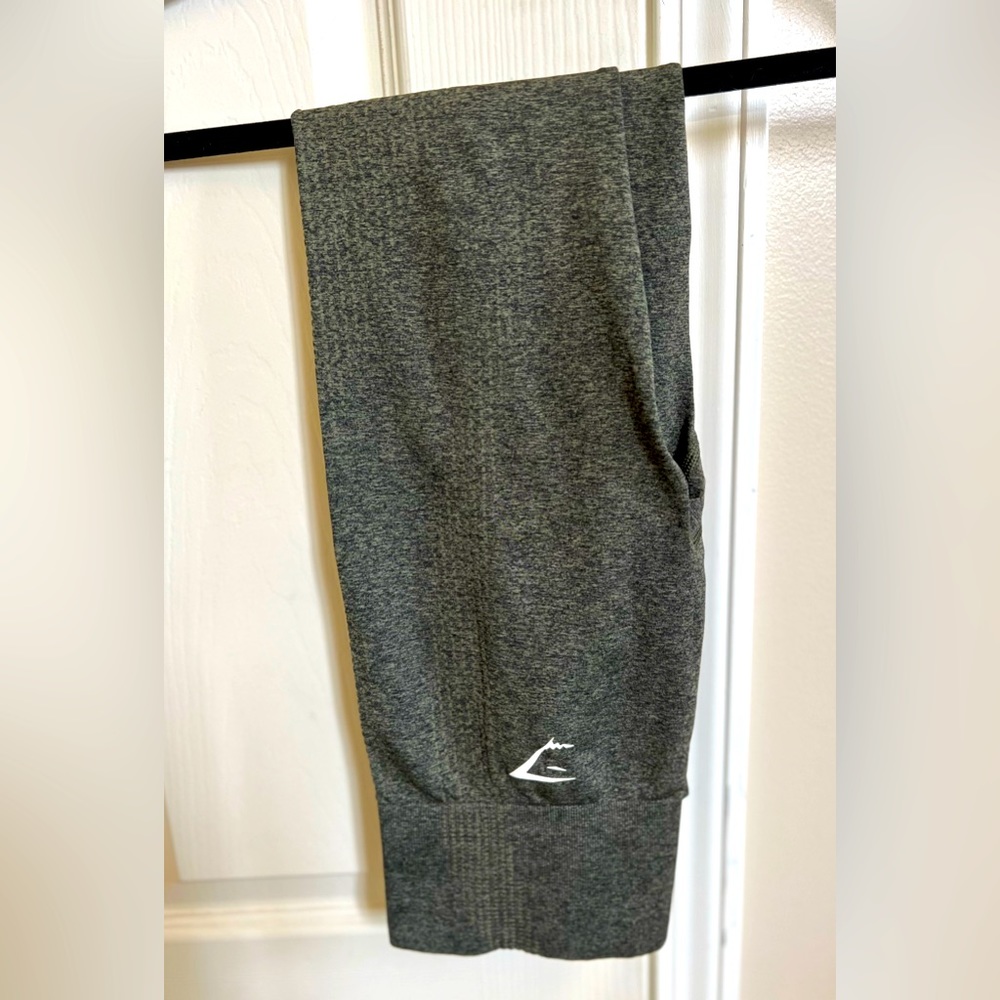 NWOT Gymshark athletic leggings. Green, Size small.